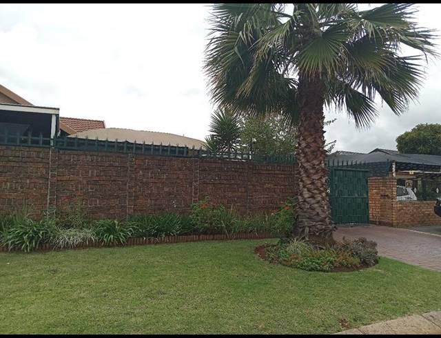 5 BEDROOM HOUSE FOR SALE IN RANDPOORT